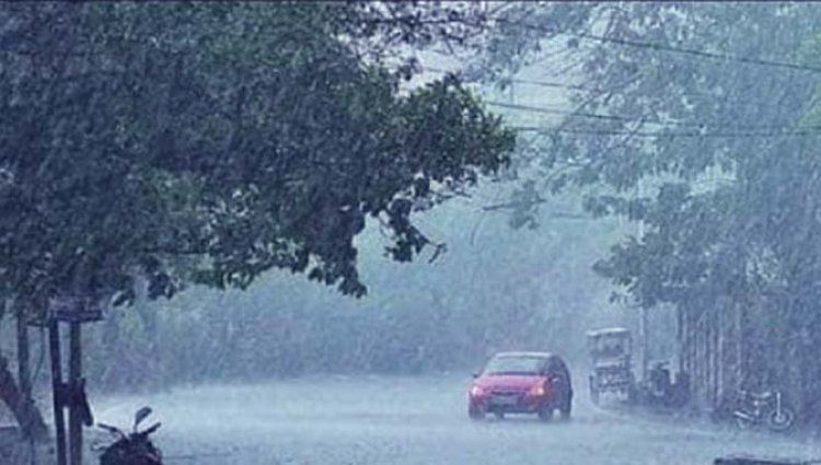 दिल्ली-एनसीआर में आंधी और बारिश : बूंदों के साथ आफत बनकर आई तेज हवा, खराब मौसम के कारण दिल्ली में आठ उड़ानों को डायवर्ट किया गया