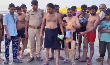 फर्रुखाबाद में गंगा में नहाने के दौरान डूबे 15 लोग, नौ के शव बरामद, गोताखोरों ने छह को बचाया