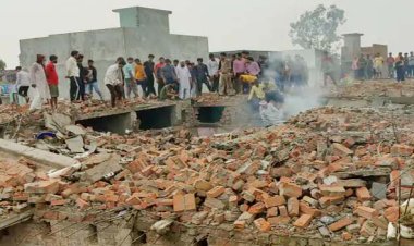 पीलीभीत में पटाखा बनाते वक्त विस्फोट, 2 मंजिला मकान जमींदोज; PM आवास योजना के तहत मिला था घर रेस्क्यू अभियान जारी