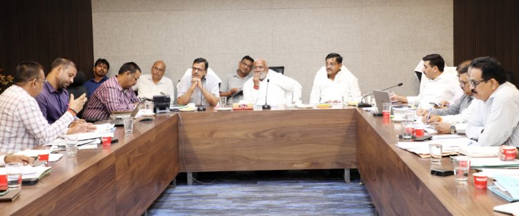 हर घर नल योजना की समीक्षा बैठक संपन्न : सुस्त रफ्तार वाले इंजीनियर हर घर नल योजना से किये जाएंगे बाहर, मुख्य और अधीक्षण अभियंताओं पर भी गिरेगी गाज