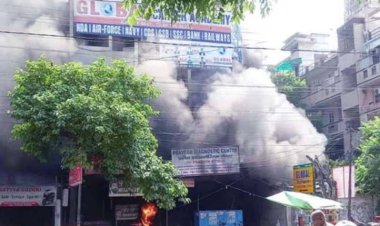कानपुर में बर्रा आठ के सर्विस सेंटर के बेसमेंट में लगी भीषण आग, तीसरी मंजिल पर कोचिंग सेंटर में भरा धुआं, 14 बच्चे फंसे