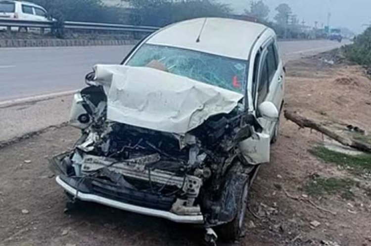 उन्नाव जिले के अचलगंज थाना क्षेत्र में लखनऊ-कानपुर हाईवे पर डंपर से कार की जोरदार भिड़ंत, पिता, पुत्र और पौत्र की मौत, चार की हालत गंभीर