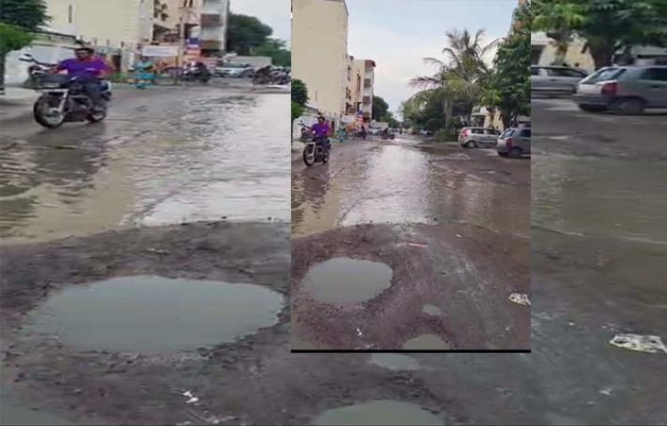 अर्जुनगंज क्षेत्र की ग्रीन सिटी कालोनी में कई जगह सड़क के गड्ढों में जलभराव